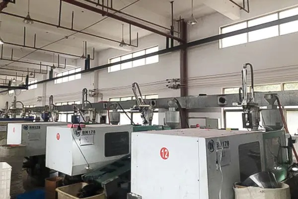 Fast Sampling and Large-Scale Production-Vickkybeauty