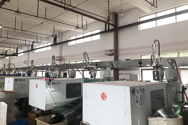 vickkybeauty,hair comb manufacturers，hair roller manufacturers，hair accessory making supplies，hair brush vendors，face mask measurements